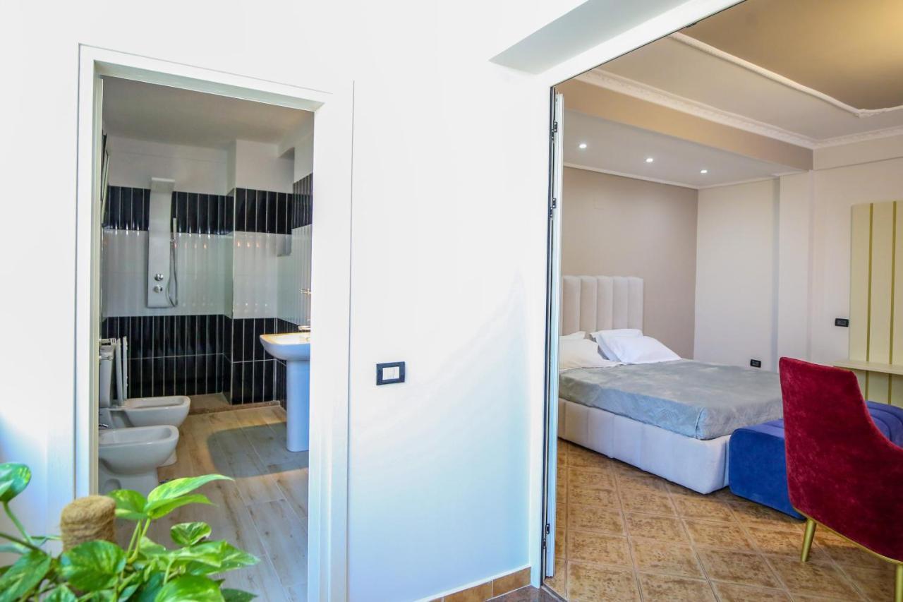 Hotel Vila Stefa Vlorë Екстериор снимка