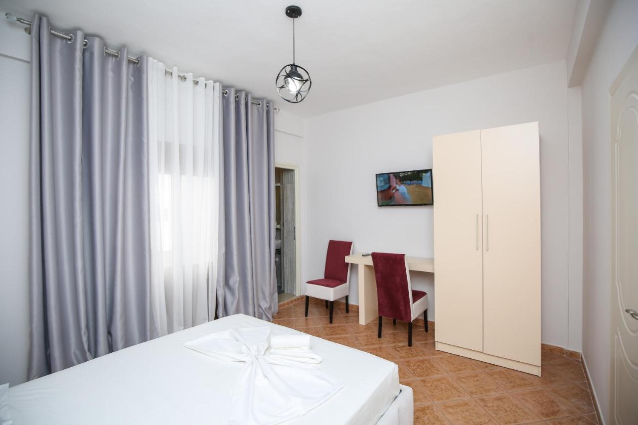 Hotel Vila Stefa Vlorë Екстериор снимка