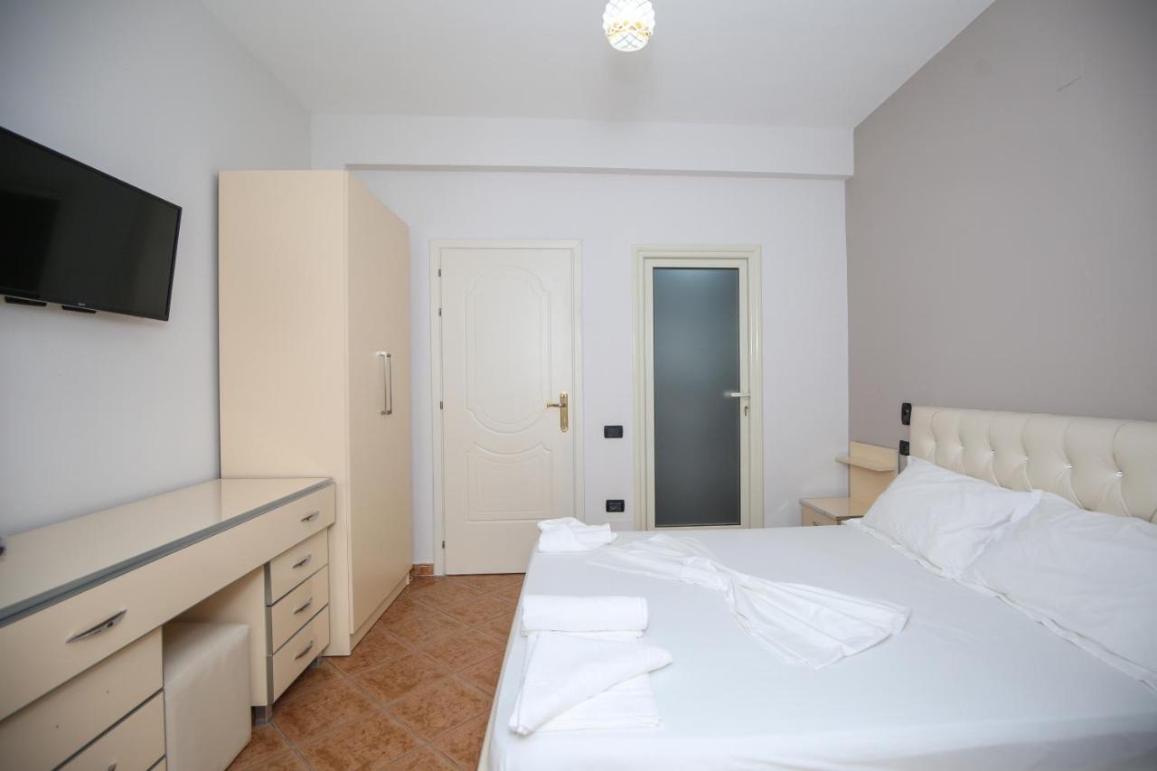 Hotel Vila Stefa Vlorë Екстериор снимка