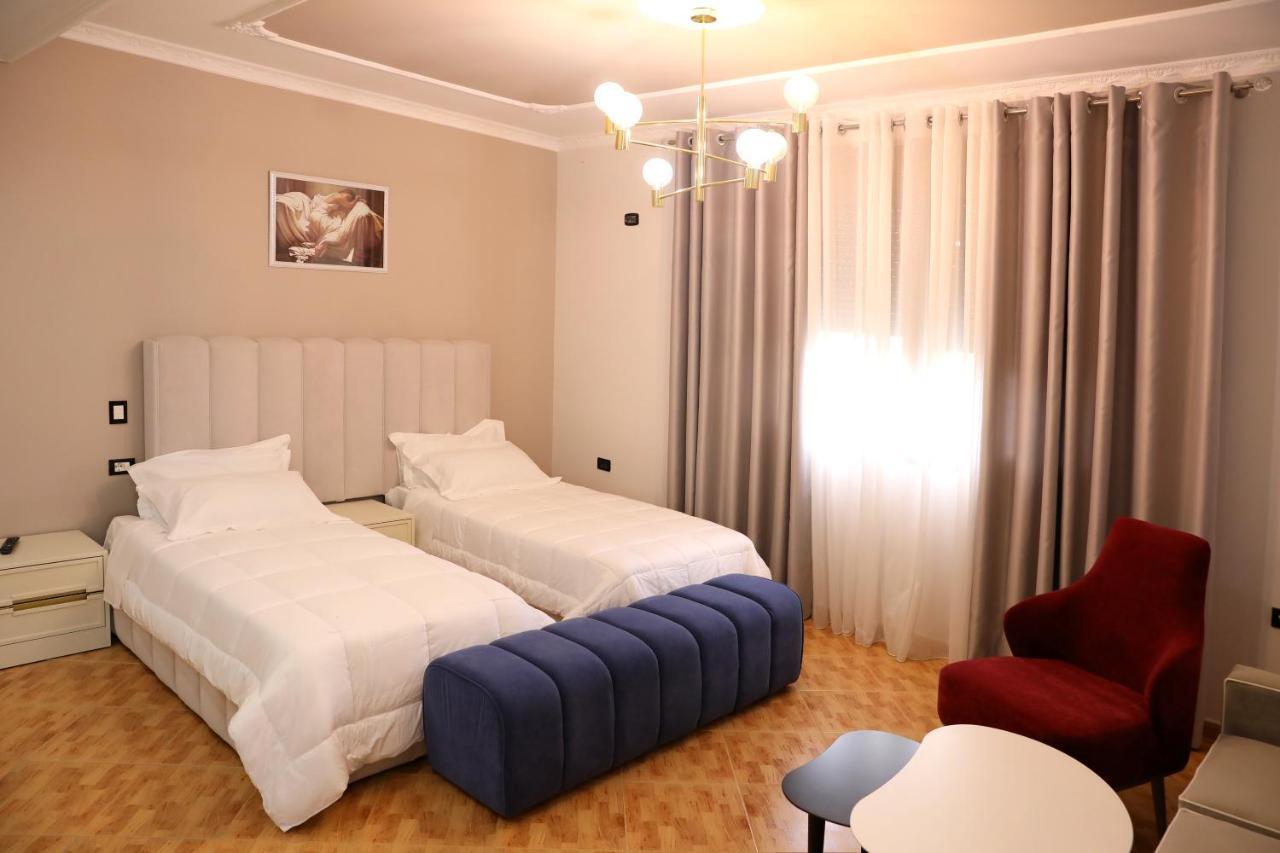 Hotel Vila Stefa Vlorë Екстериор снимка