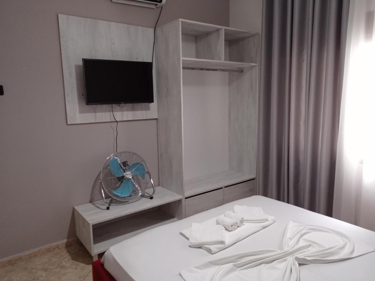 Hotel Vila Stefa Vlorë Екстериор снимка